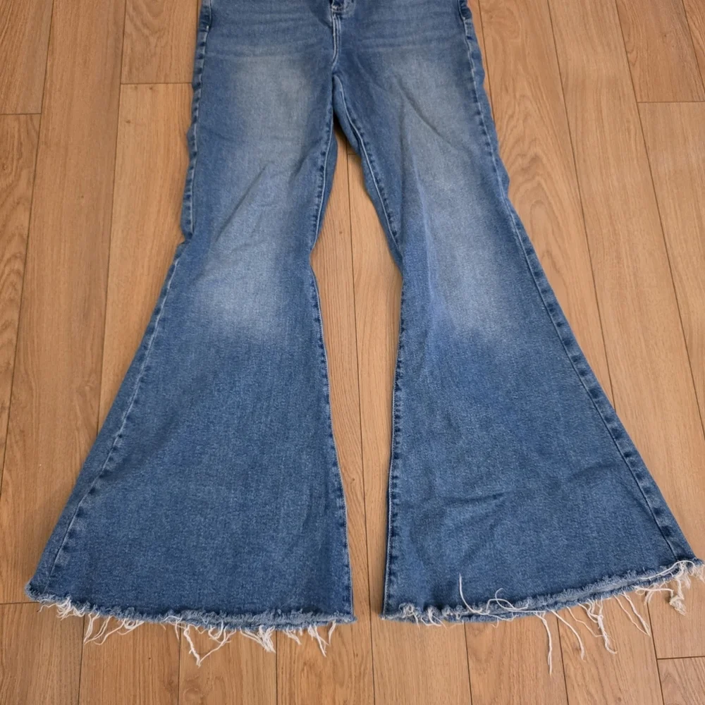 Forever 21 High Waisted Super Flare Jeans- 31